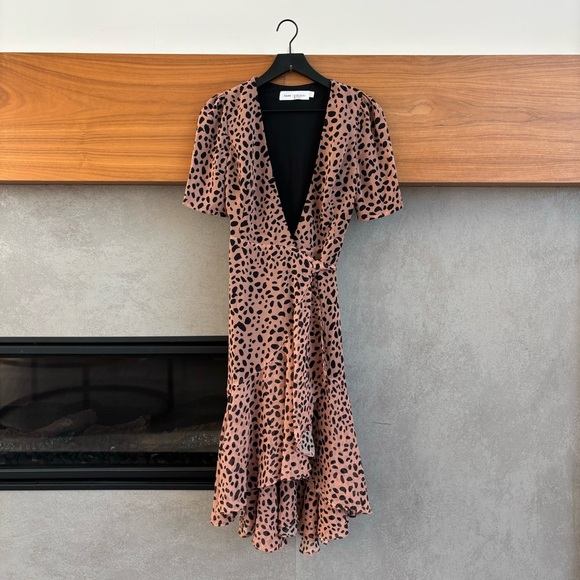Fame And Partners - Tan & Black Leopard Print Short Sleeve Wrap Dress, Size 0 - Picture 4 of 13